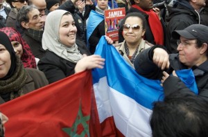 Anti-racism demonstration in Amsterdam brings thousands to the streets. WNV/Frouwkje Smit)